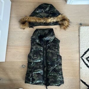 Camouflage woman’s vest